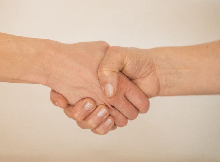 Ergotherapie Erstkontakt Hände Begrüßung